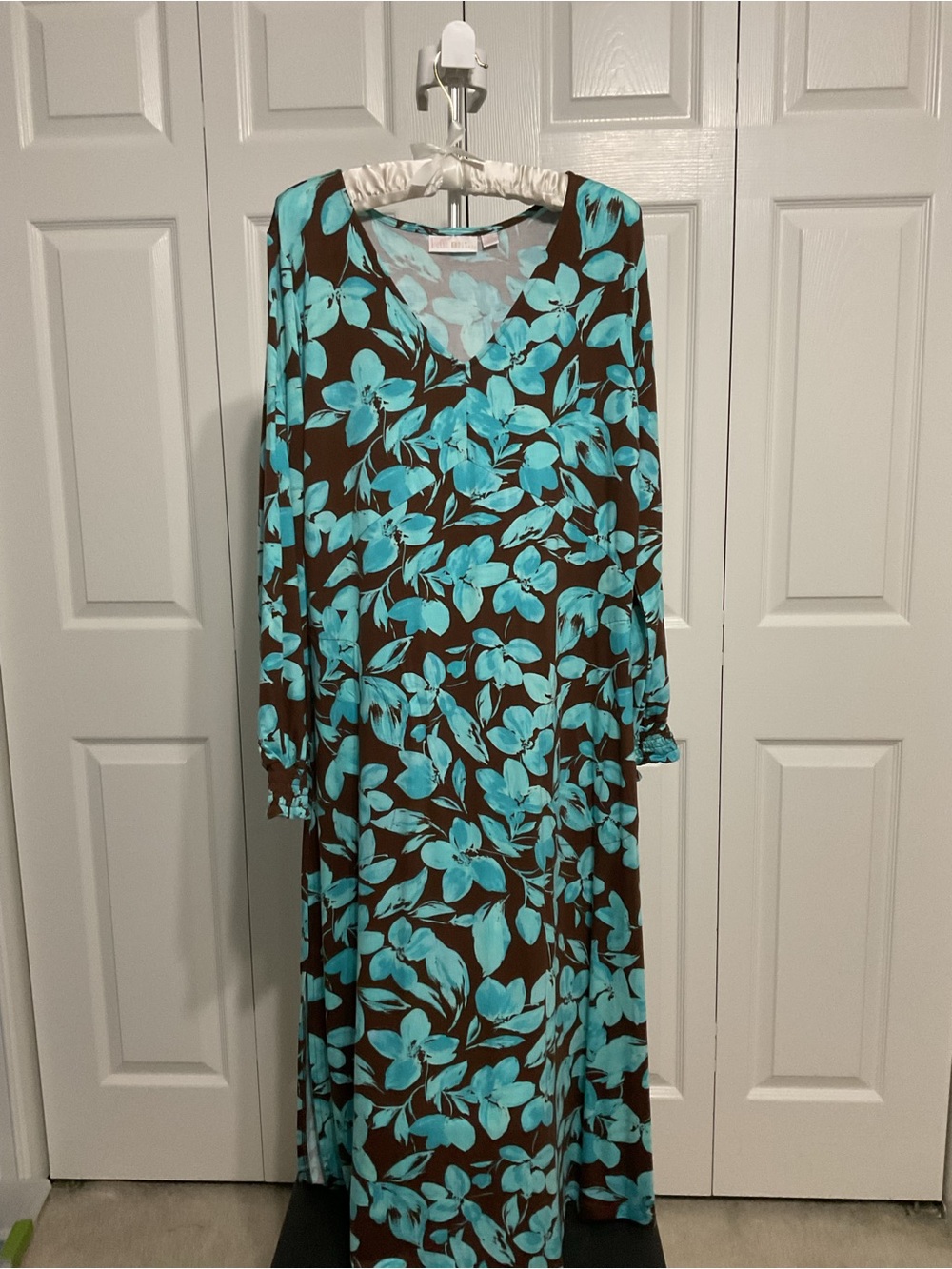 Kim Gravel Womens Floral V-Neck Maxi Dress in Turquoise and Brown
